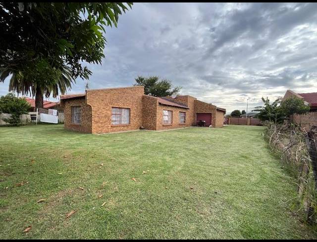 4 BEDROOM HOUSE FOR SALE IN WINDMILL PARK